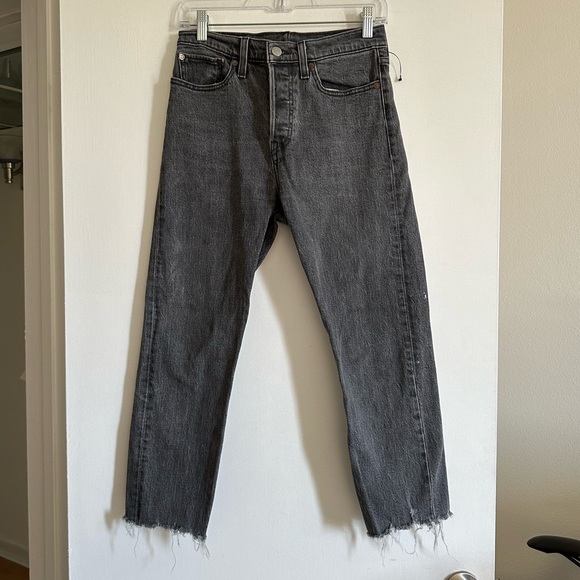 Levi’s Washed Black Premium Denim Classic Raw Hem High Waisted Jeans size 27 EUC - Picture 2 of 10